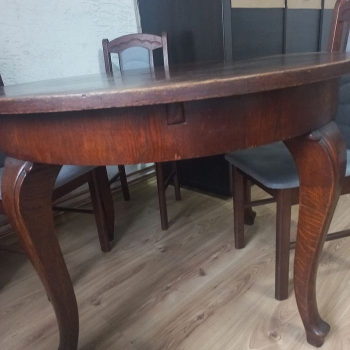 Stół dębowy oraz 4 krzesła