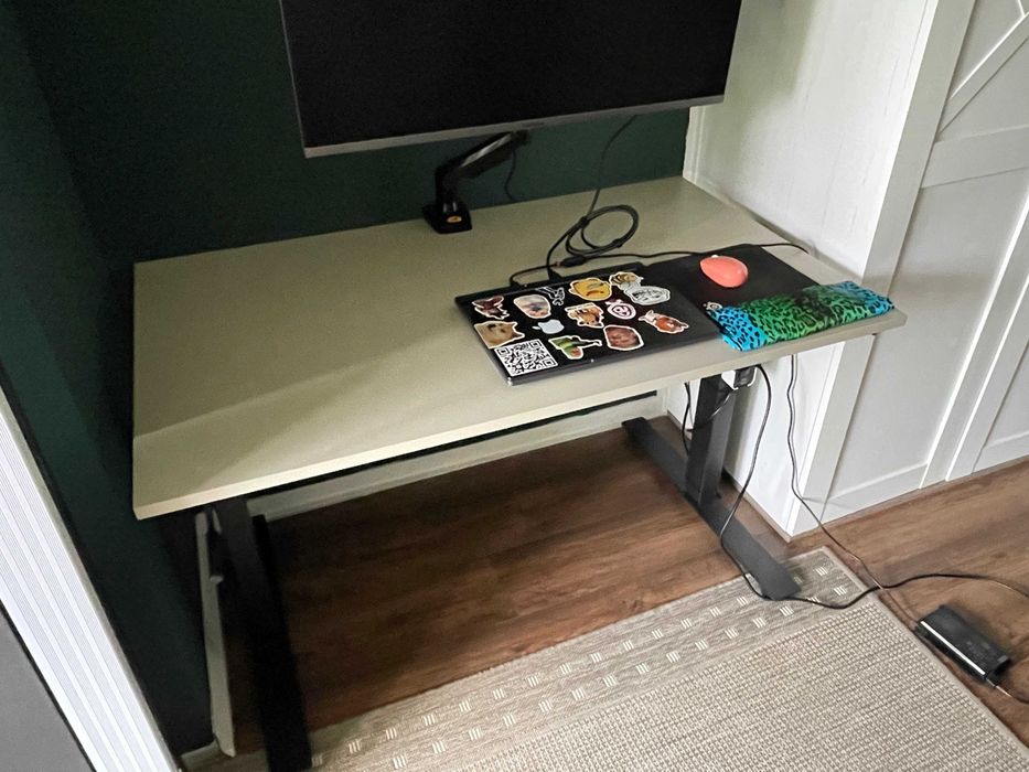 Biurko z regulacją wysokości, beżowy/antracyt TROTTEN z IKEA