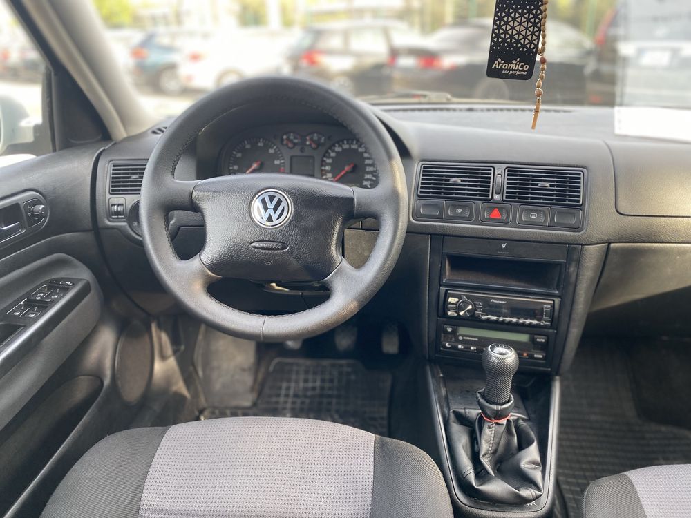 Volkswagen Golf IV 2001, 1.6 бензин, механіка, відмінний технічний ста