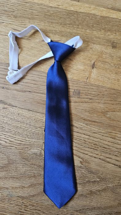 Krawat na gumce granatowy