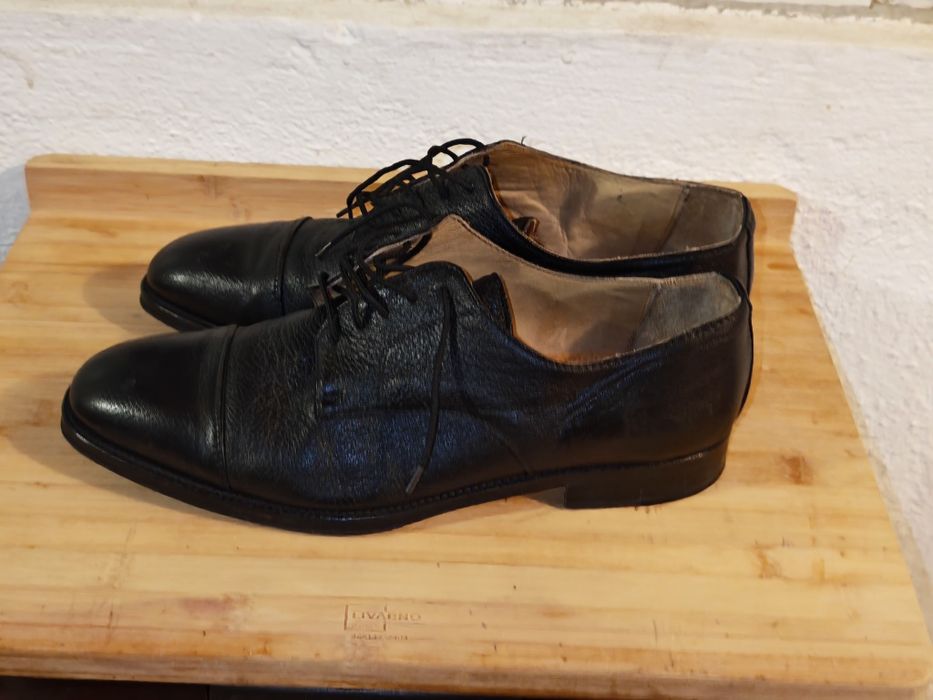 Sapatos de pele de fabrico Italiano em muito bom estado de conservação