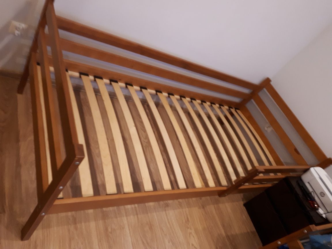 Łóżka  drewniane
