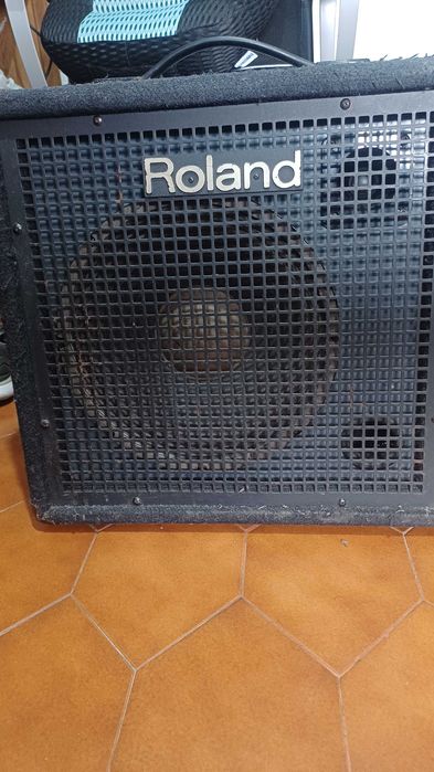 Amplificador Roland KC-300  estéreo 4 canais