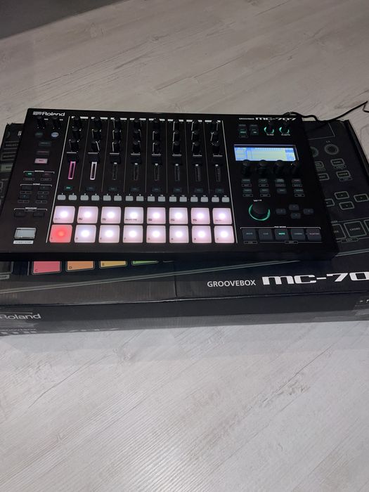 Roland MC707 stan bdb