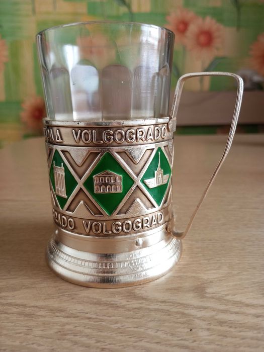 Подстаканник алюминиевый и гранёный стакан (СССР).