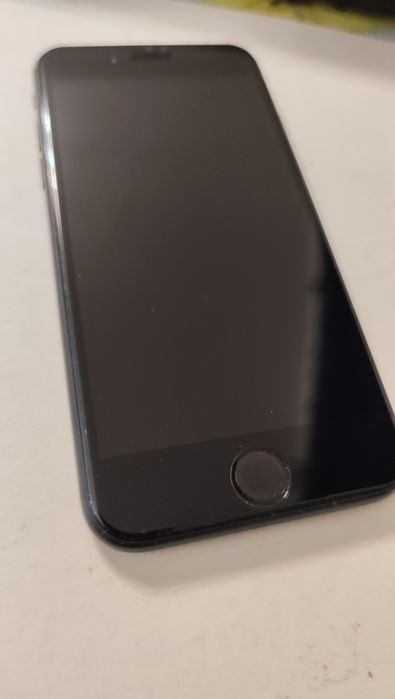 iPhone se 2020 uszkodzony
