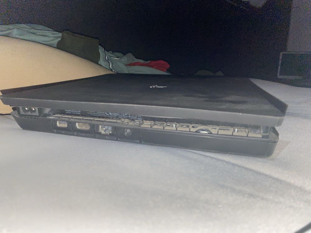Ps4 slim.       .