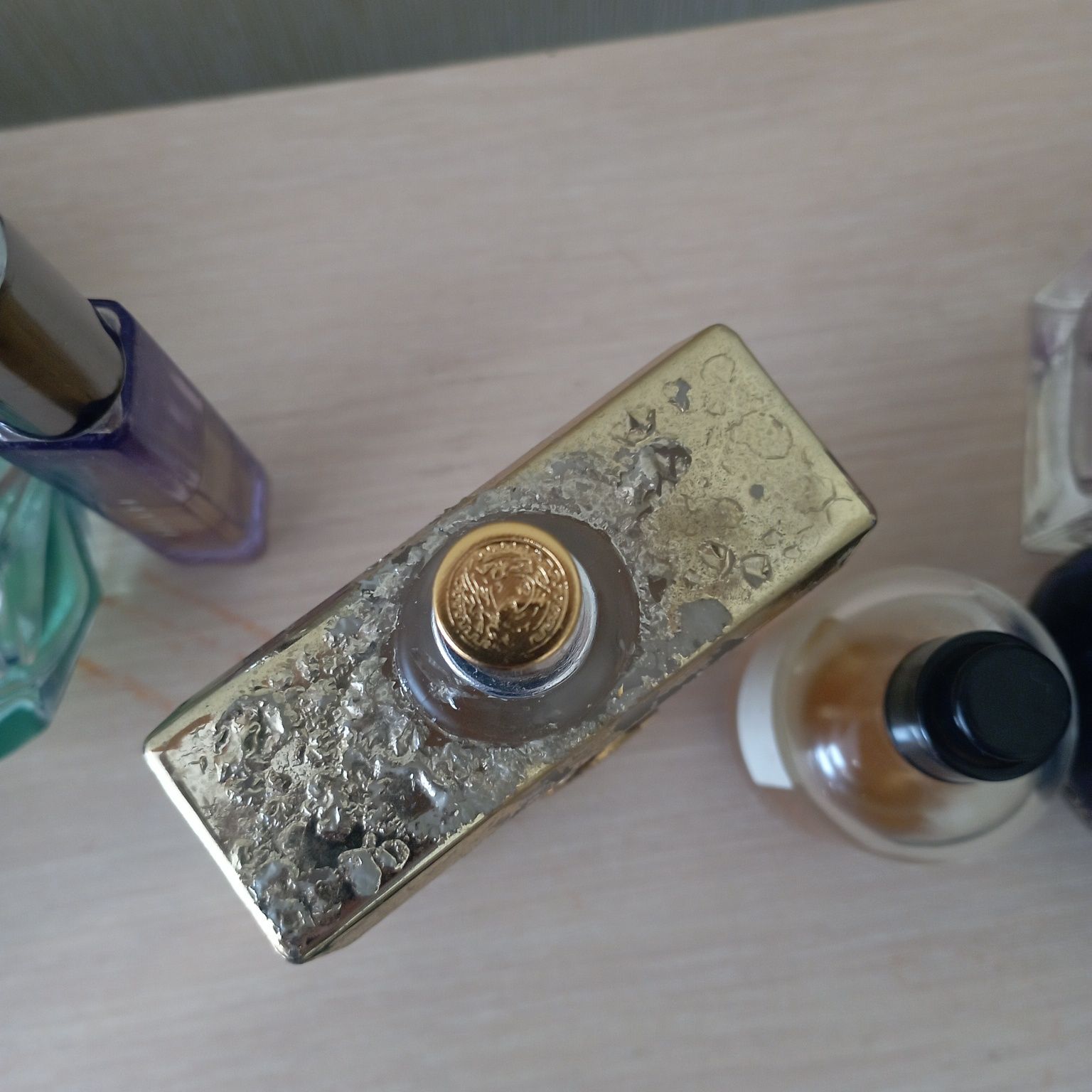 Парфуми Versace, Gucci, lalique, Estée Lauder, Mary Kay, Yves Rocher