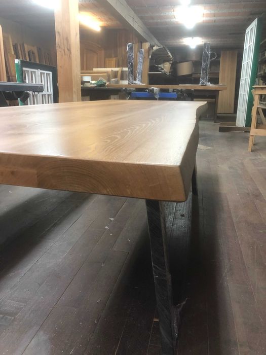 Mesa rustica em madeira de freixo