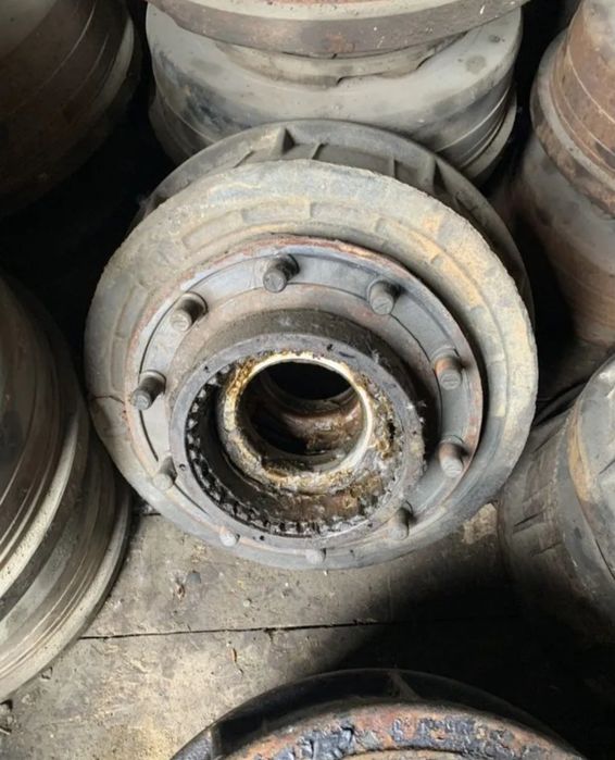 Ступицы Урал 375.4320.старого нового образца.