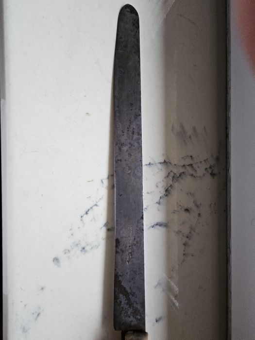 Stary noż z sygnaturą