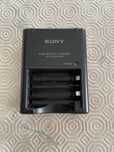 Carregador Sony pilhas recarregaveis AA/AAA