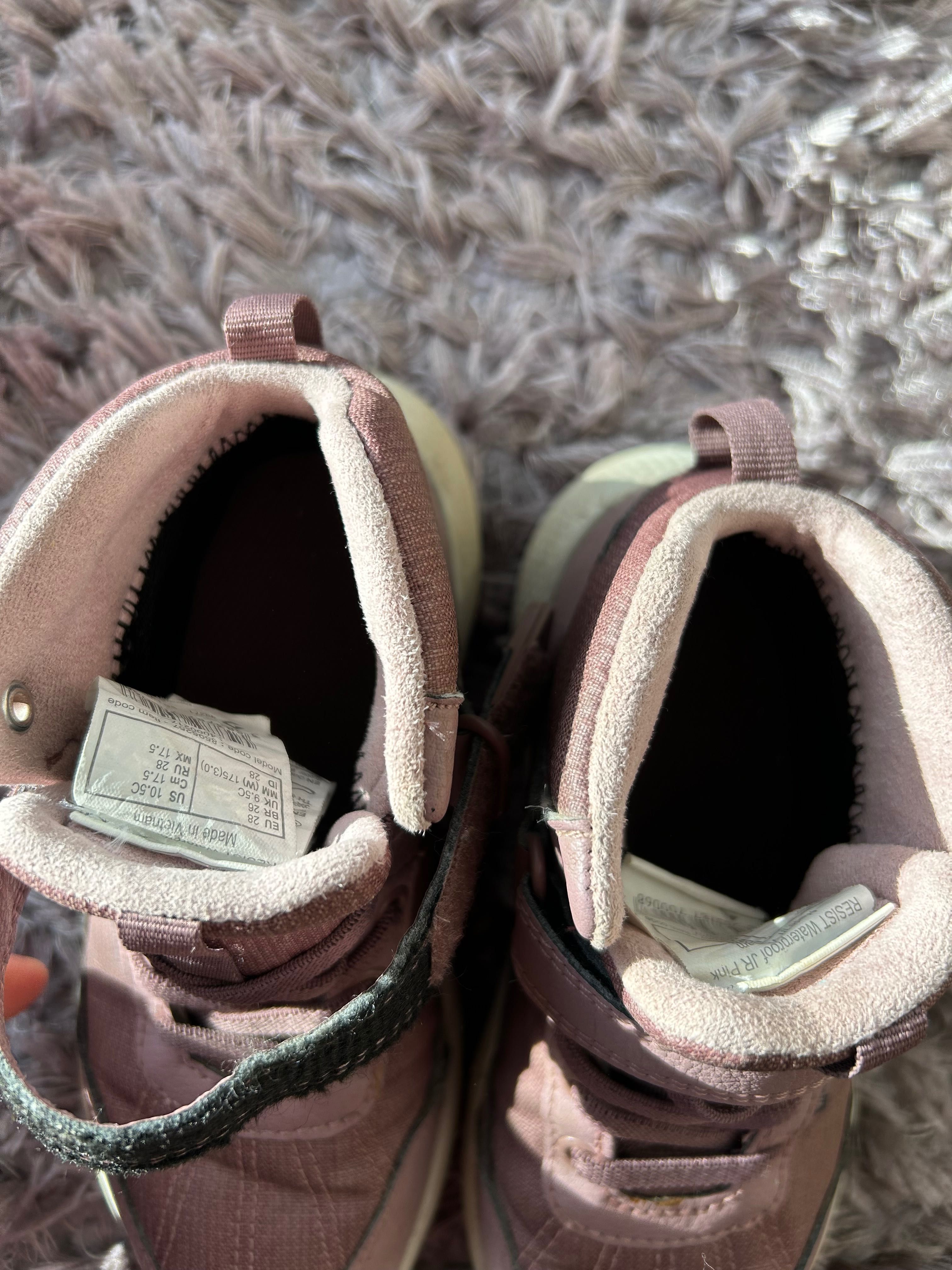 Botins impermeáveis de menina