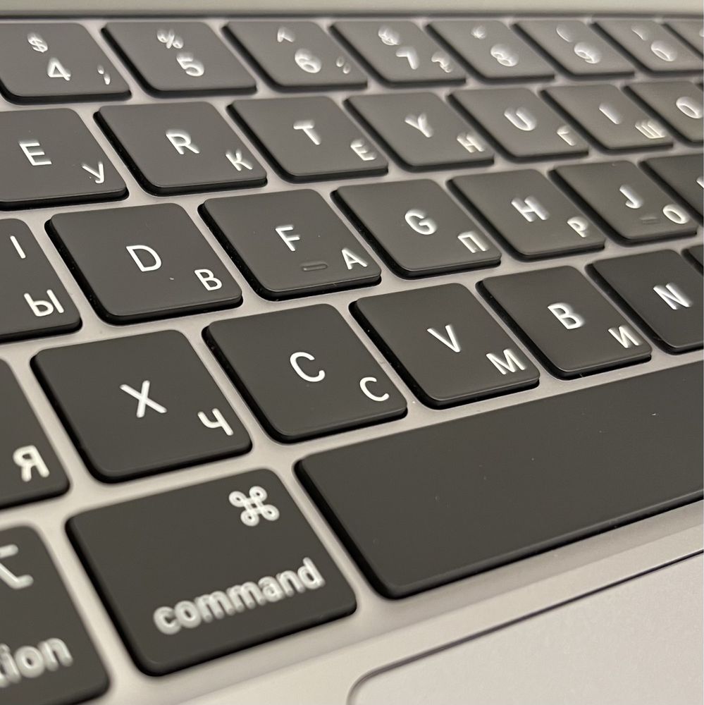 Лазерне гравіювання клавіатури ваших Macbook та інших ноутбуків