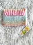 Tęczowy otulacz na książkę HandMade