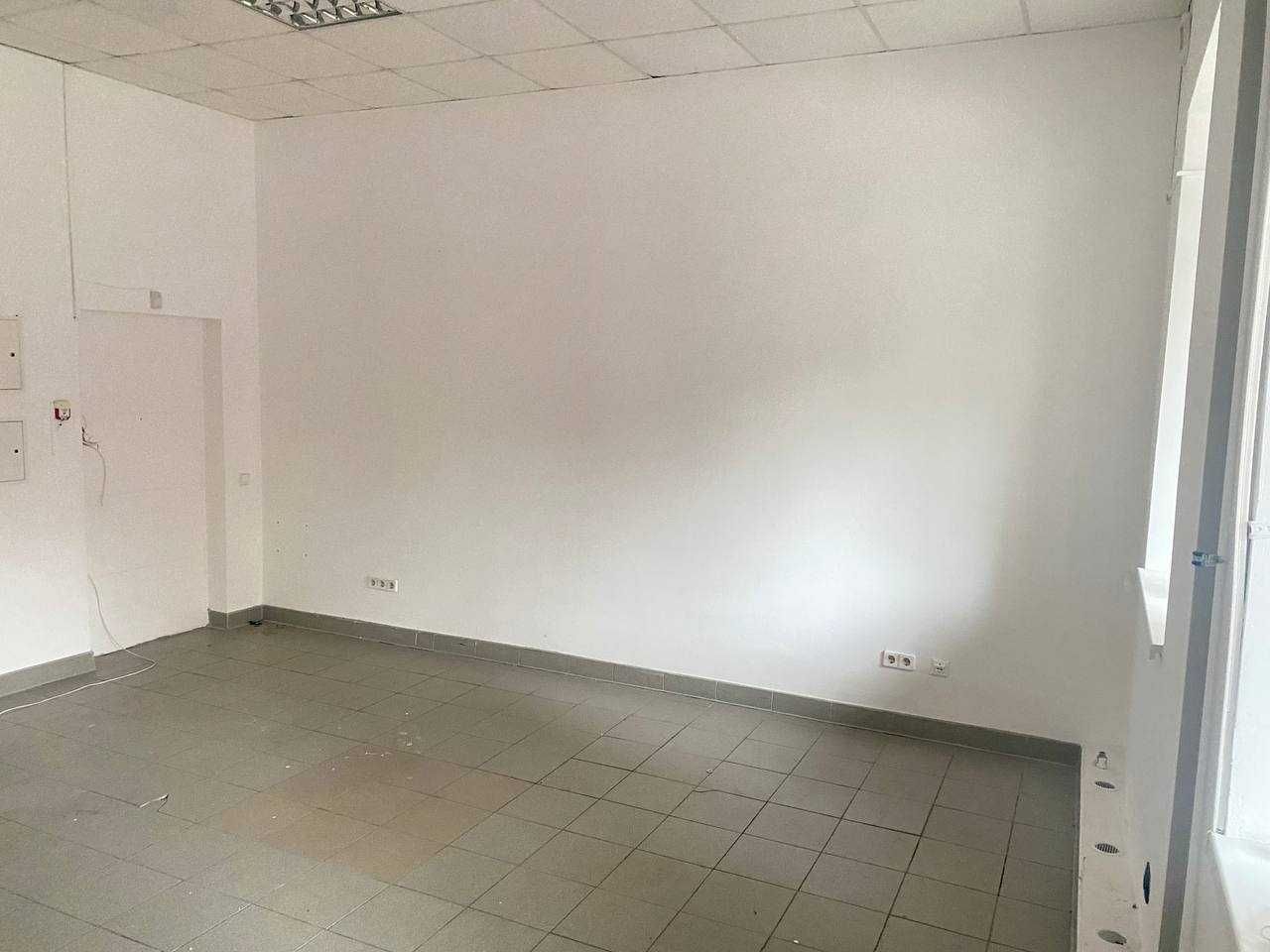 Оренда офісу на першщому поверсі Центр міста