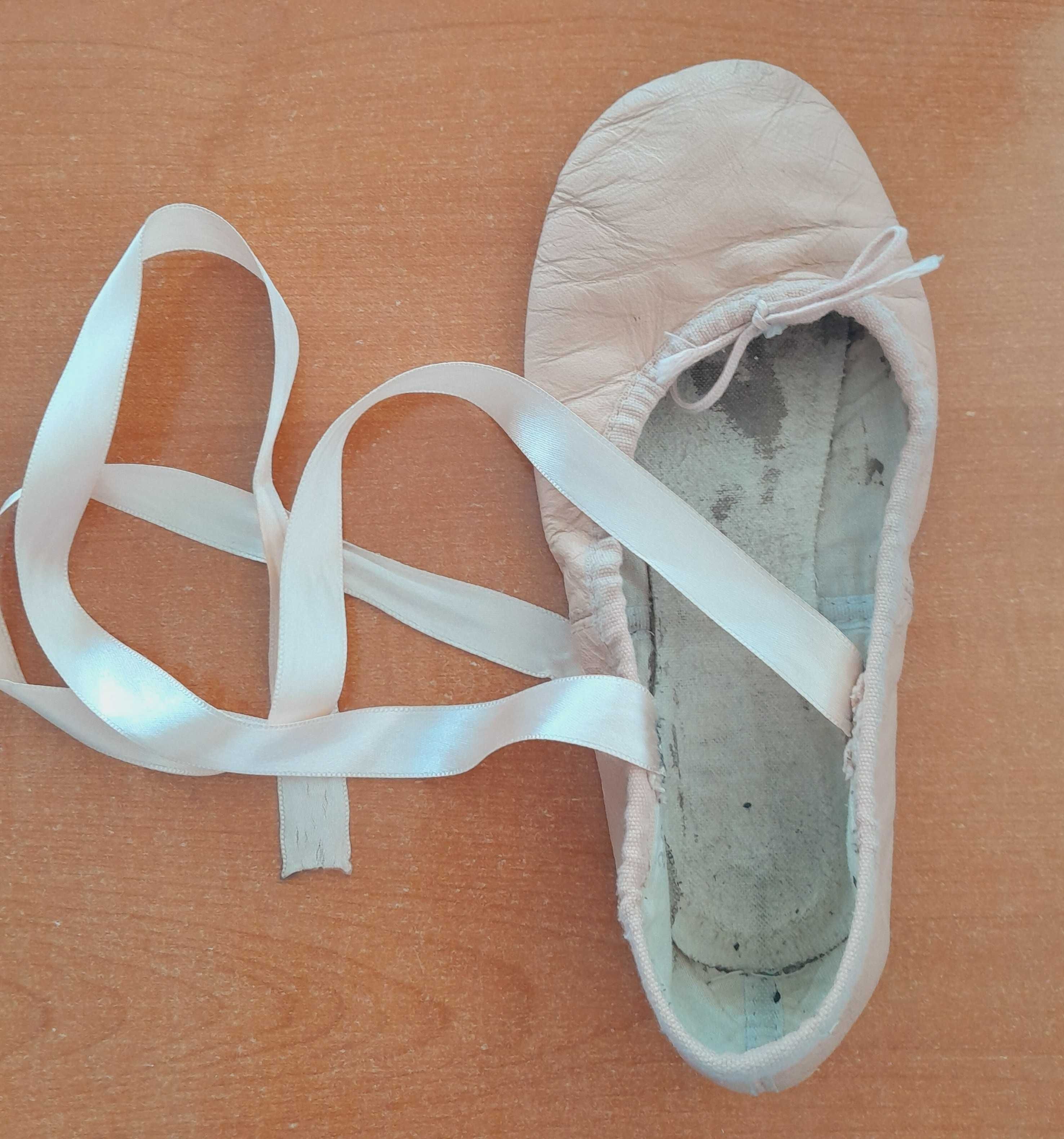 Sapatos de ballet rosa com fitas-  tamanho 3 C (equiv. 32-33)