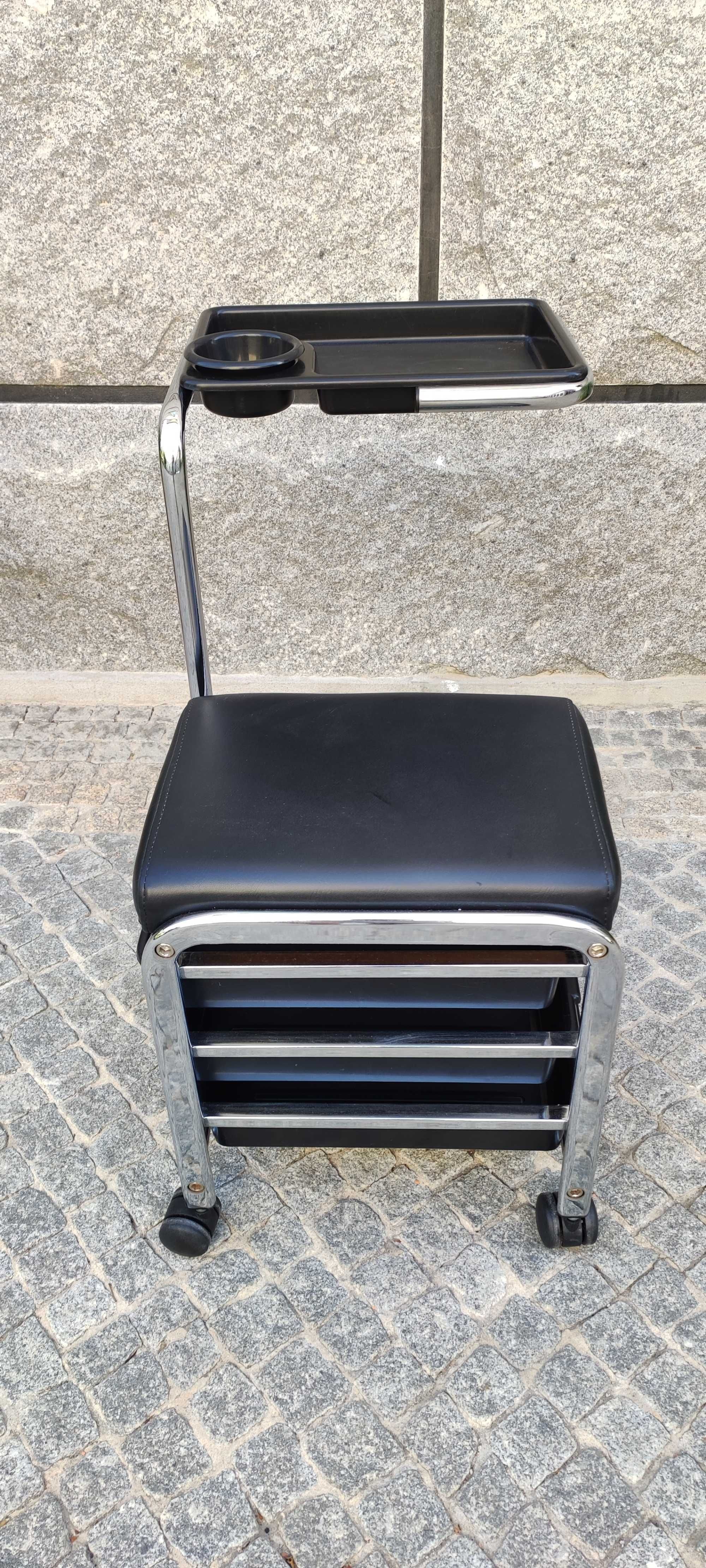 Mesa de ajudante de esteticista