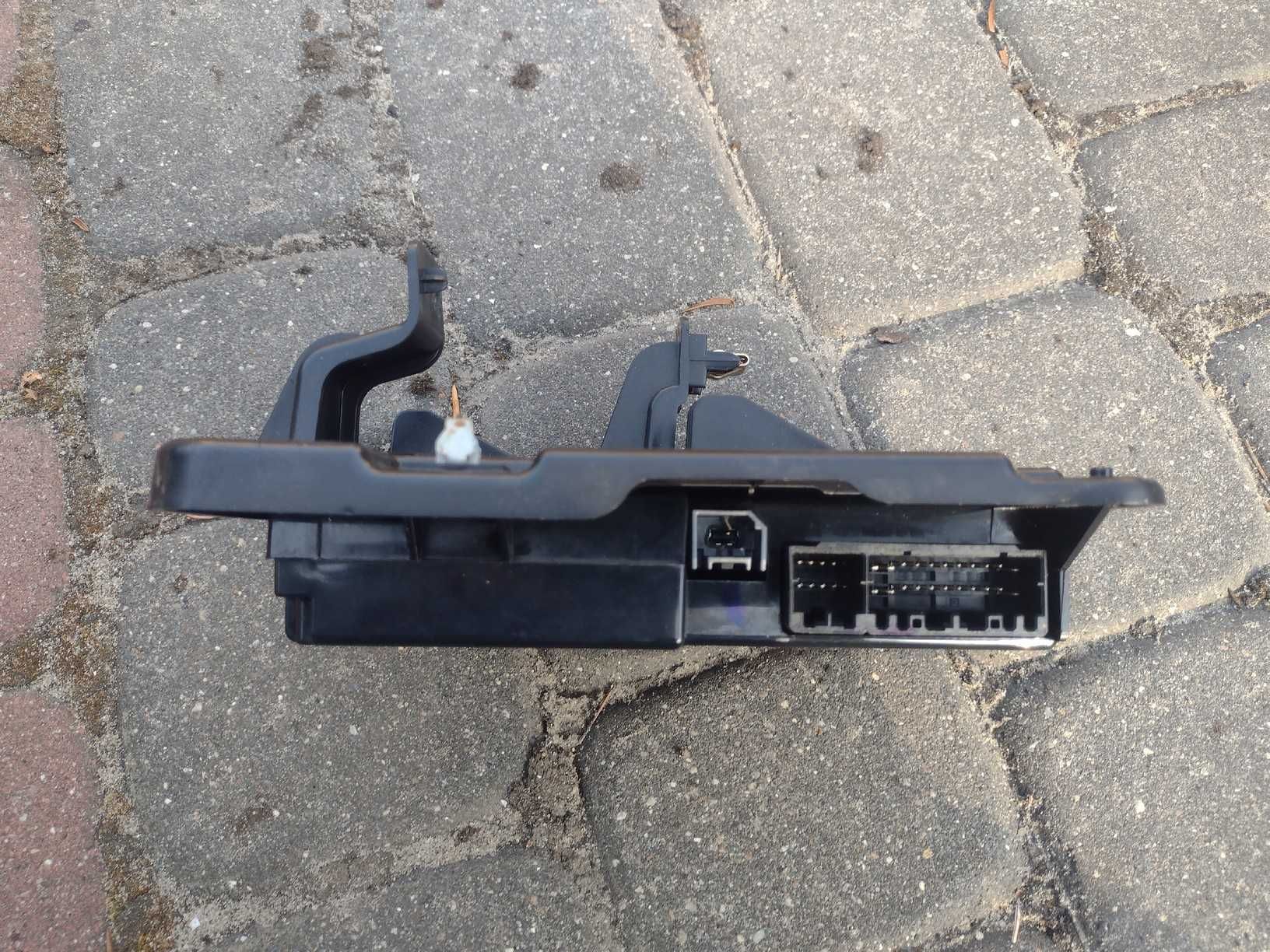 Dodge Journey Freemont 14- moduł Uconnect hands free bluetooth