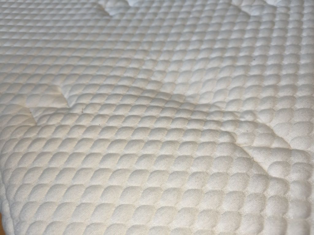 Firmowy materac Wellpur memery foam dostosowuje się do ciała megawygod