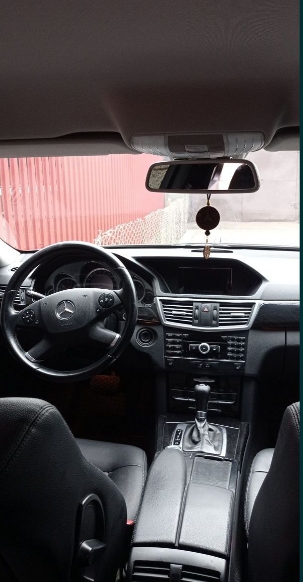 Mercedes Benz E200