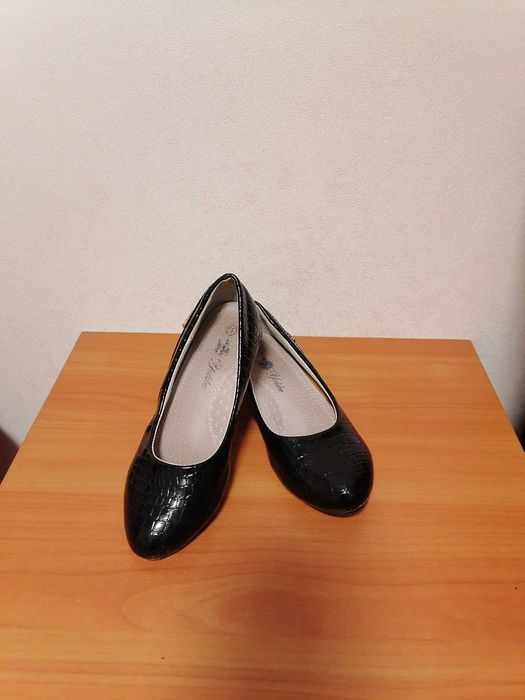 Туфлі, черевики дитячі, лаковані для дівчат