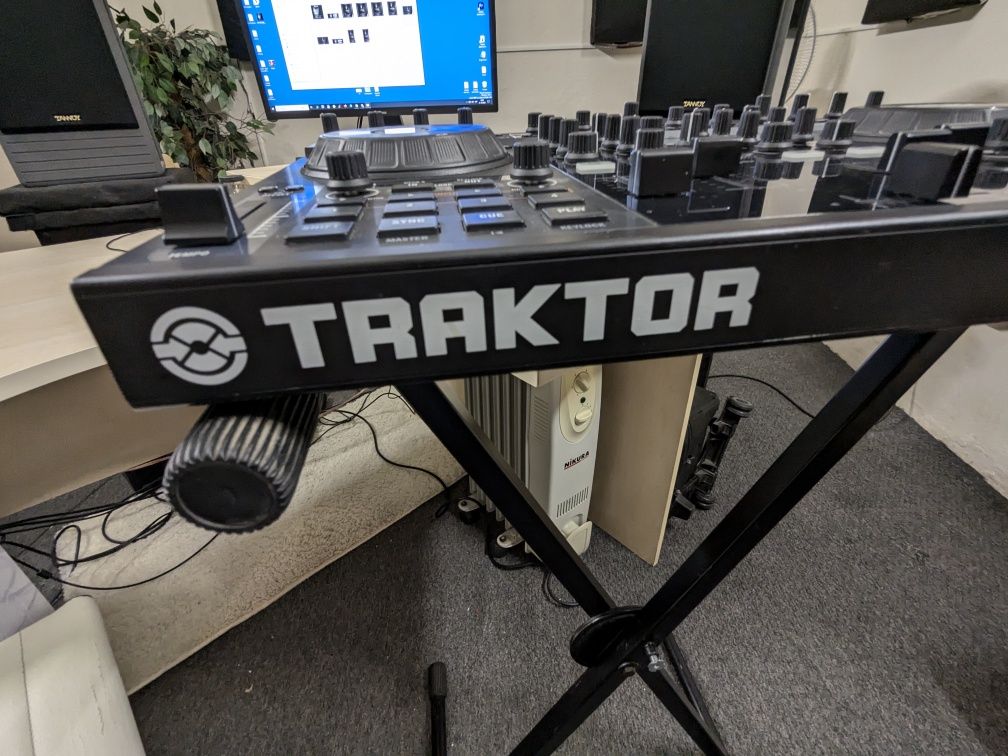 Traktor Kontrol S4, Native Instruments, діджейський пульт, контролер