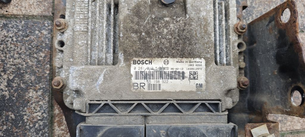 Блок керування двигуном Opel Zafira B 1.9 CDTI Astra H ECU Bosch
