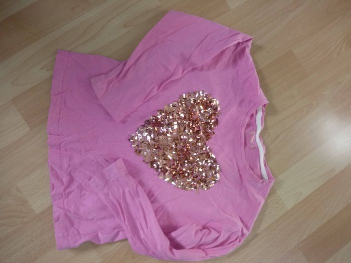 Różowa bluzka z długim rękawem, złote cekinowe serce, 5-10-15 r. 122