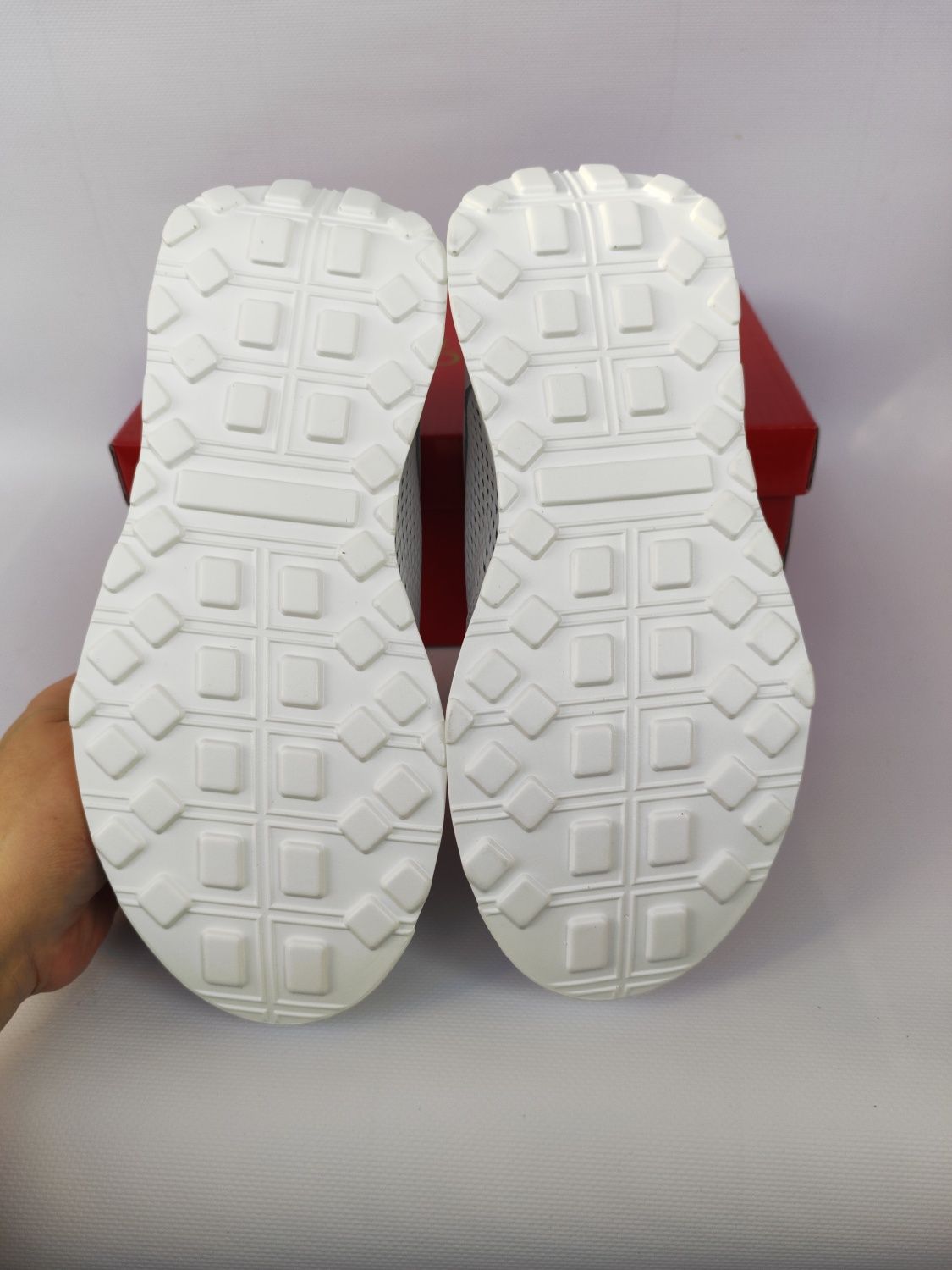 Жіночі шкіряні кросівки білі 38 39  розмір кріпери