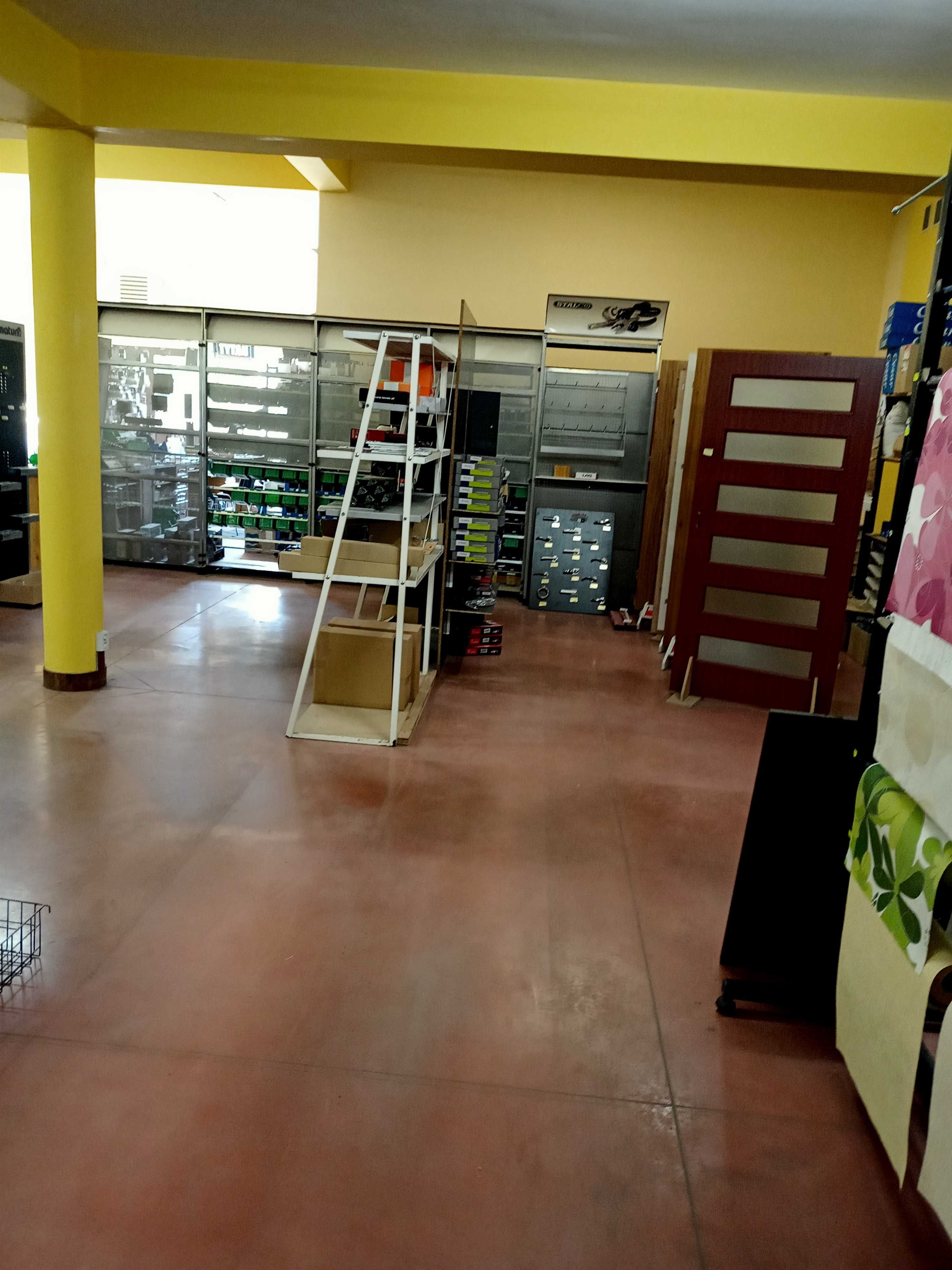 Lokal handlowo-usługowy do wynajęcia 287 m2 główna ulica w Tłuszczu