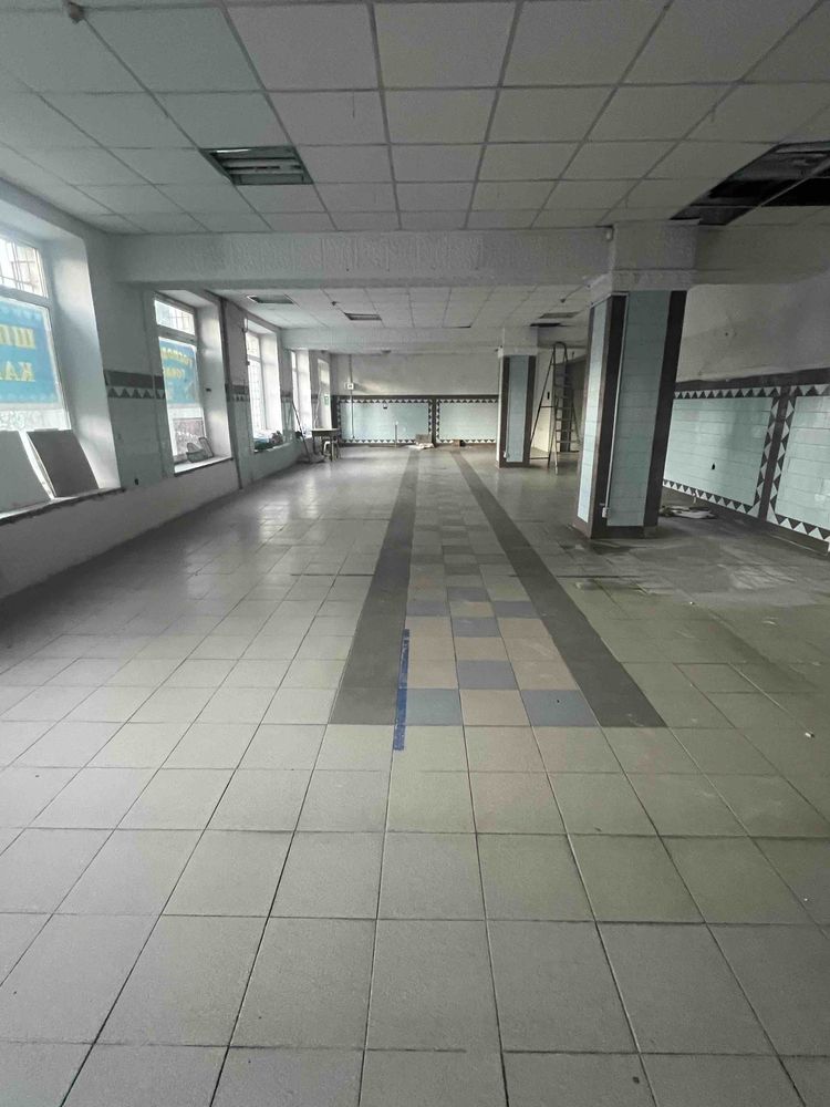Фасадне приміщення в цетрі міста 250м2