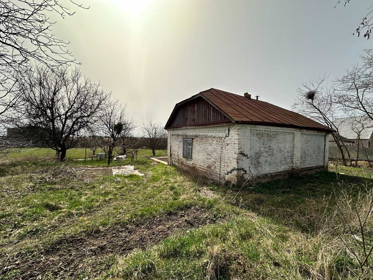 Продам будинок  с.Жуки з комунікаціями!