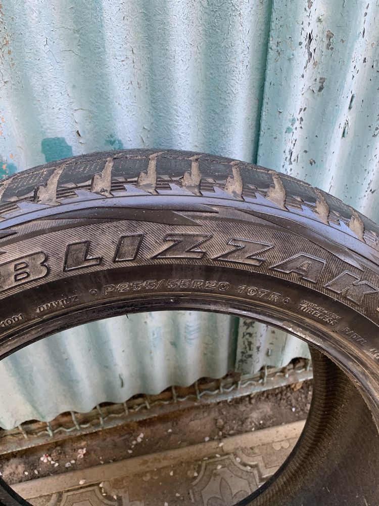 Продам автошини Bridgestone blizzak P255/55/R20 зимові