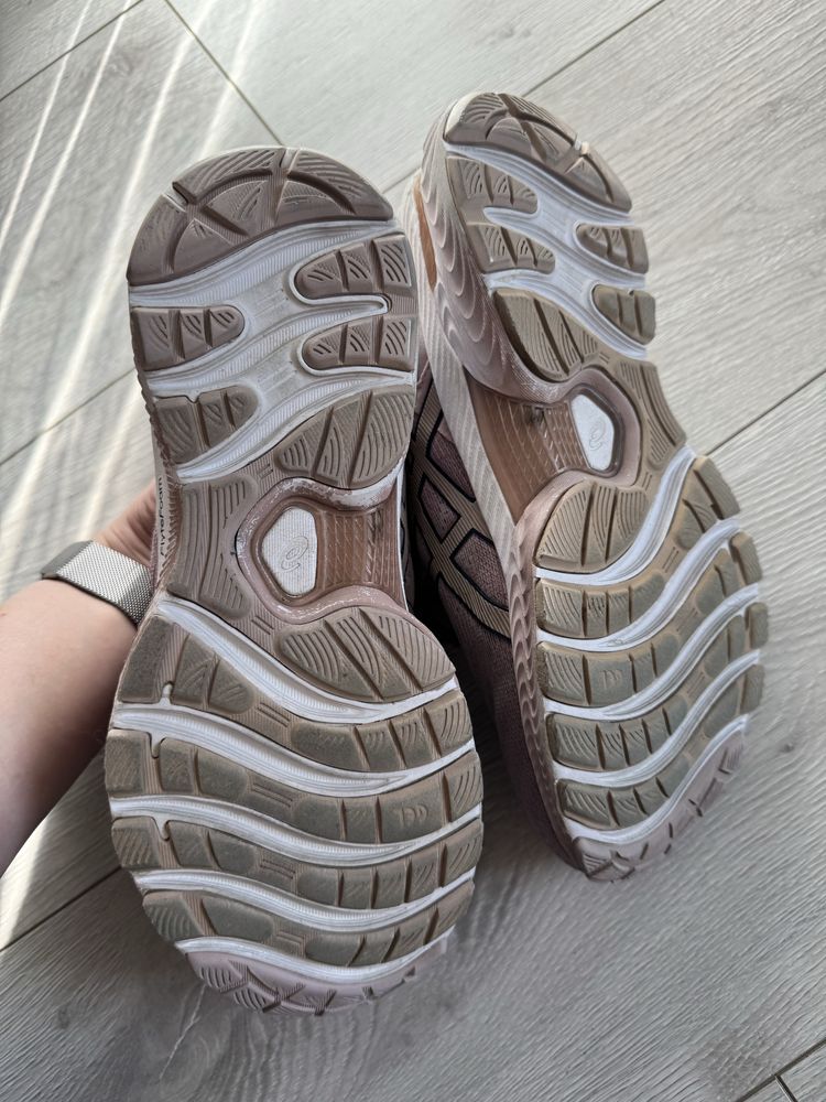 Кросівки Asics -37,5 розмір(23,5 см)