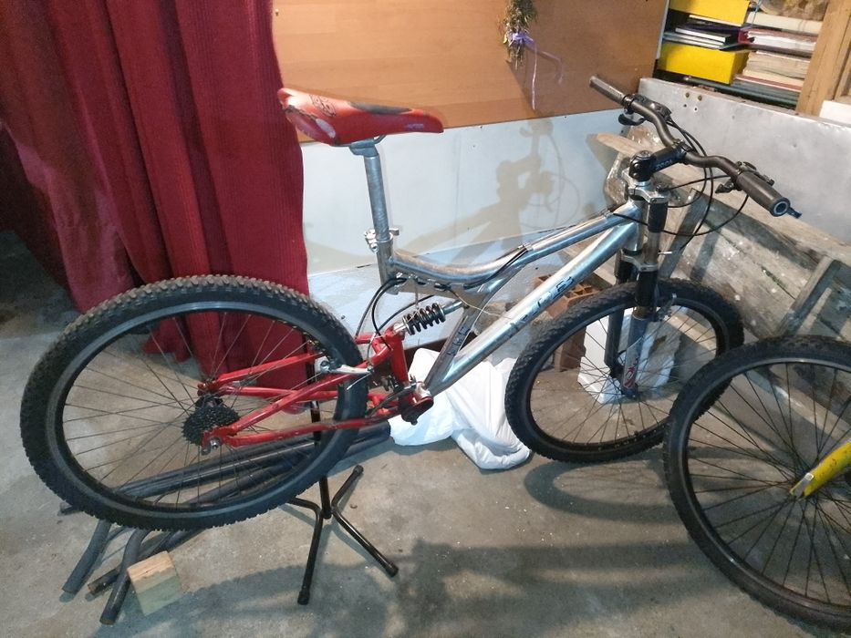 Bicicleta suspensão total