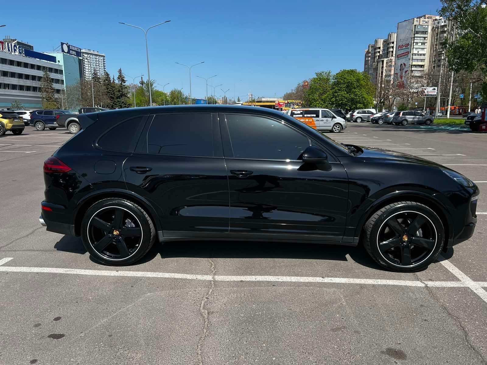 Автомобиль Porsche Cayenne