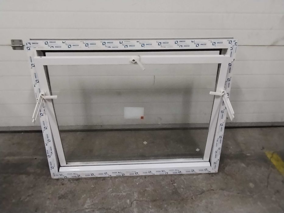 Okno gospodarcze 900x600 uchylne białe Okna Szadek