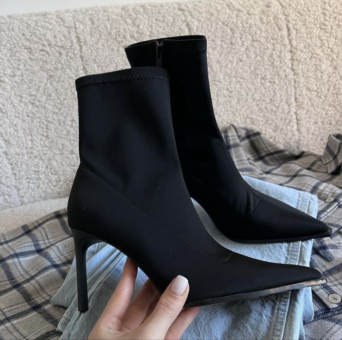 Ботільони Zara.