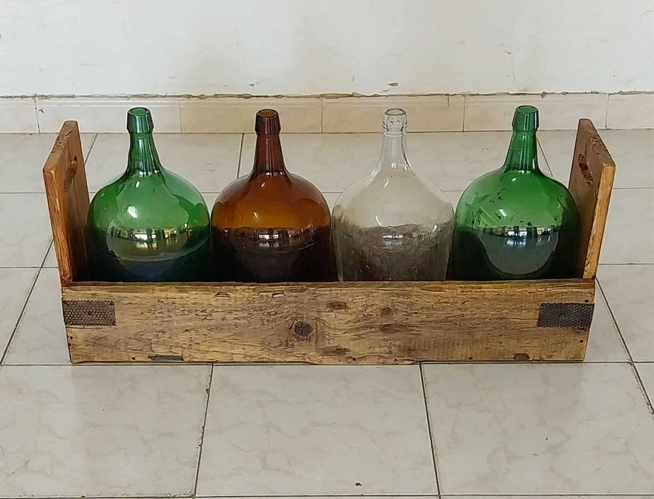 Caixa de Transporte com 4 Garrafões VINTAGE. RESTAURADA!