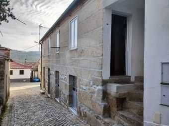 Casa de aldeia renovada à venda