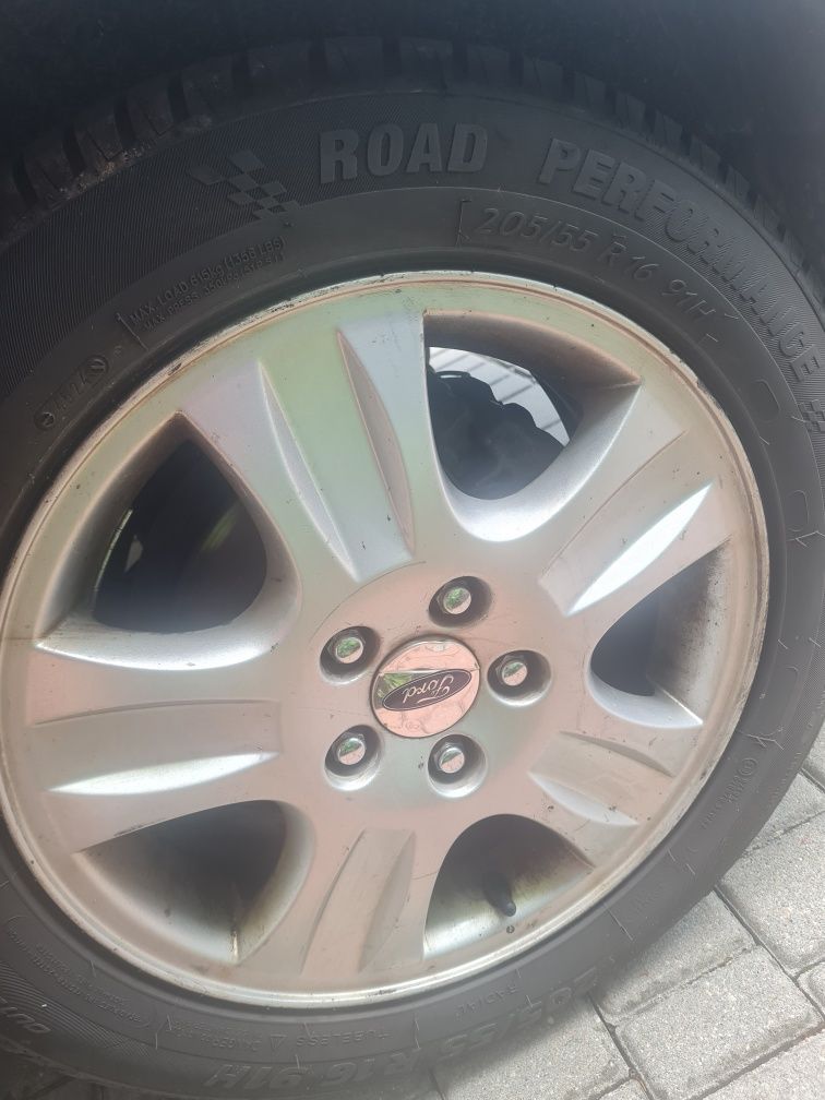 Komplet Kół letnich. Felgi 5x108 ford z nakrętkami i nowymi oponami Ko