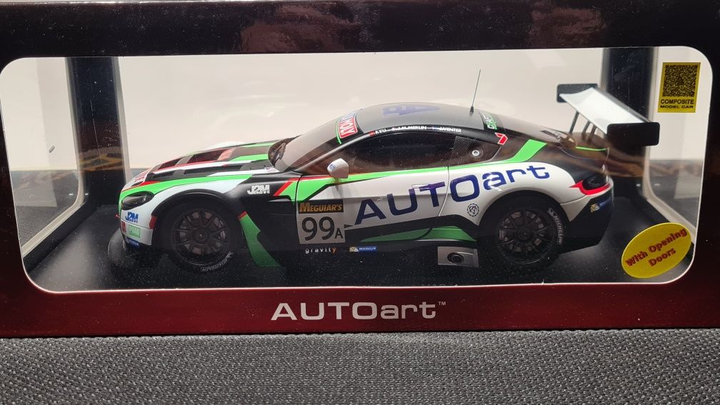 Aston Martin Vantage V12 Autoart 1 18