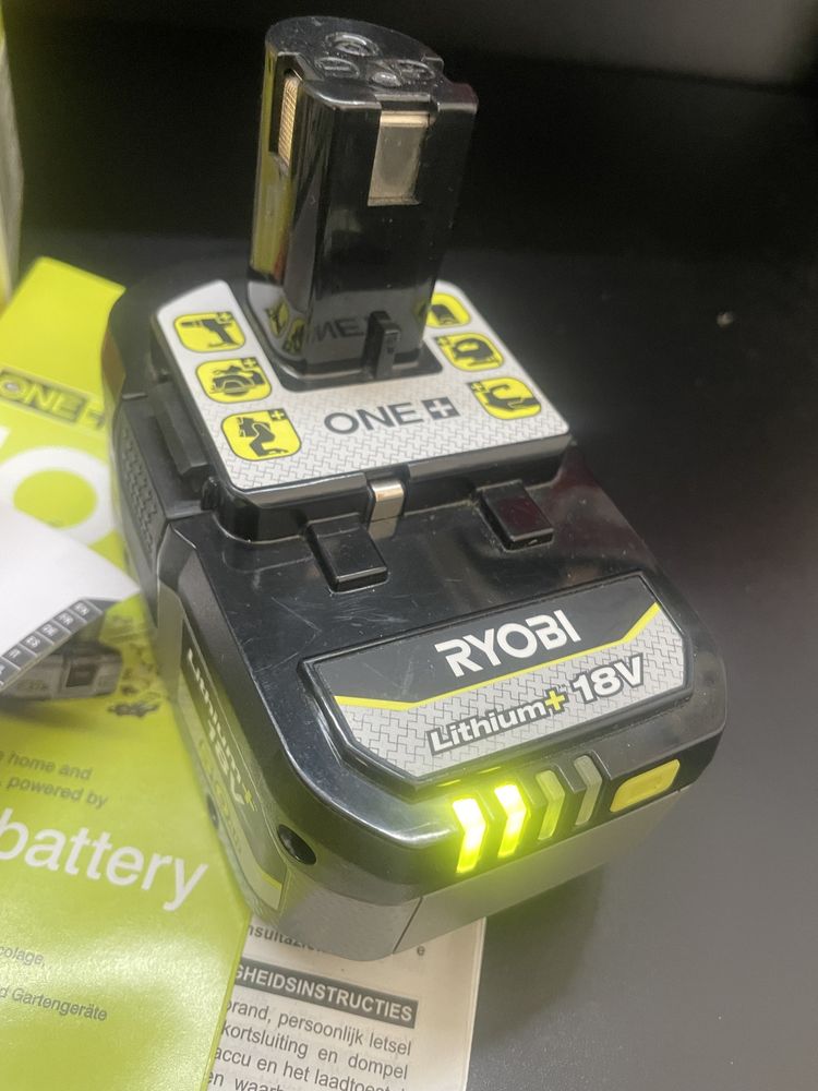 RYOBI opalarka akumulatorowa 18V z akumulatorem 5Ah i ładowarką igła