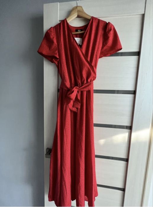 Сукня червона в горошок