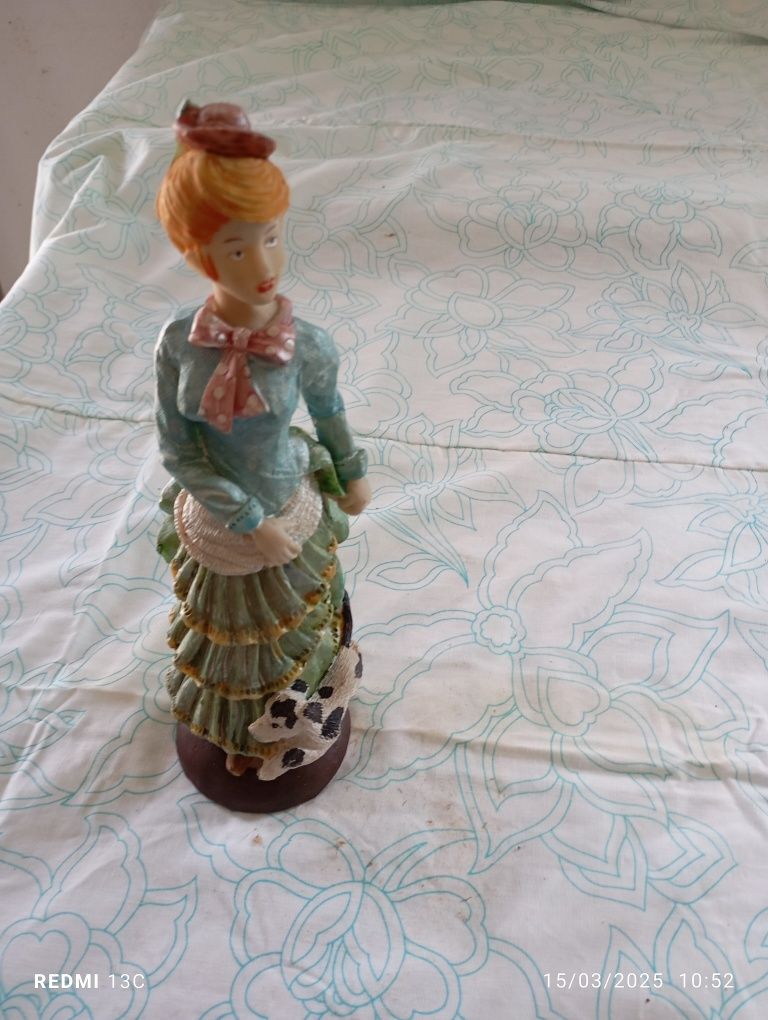 Boneca decorativa em barro