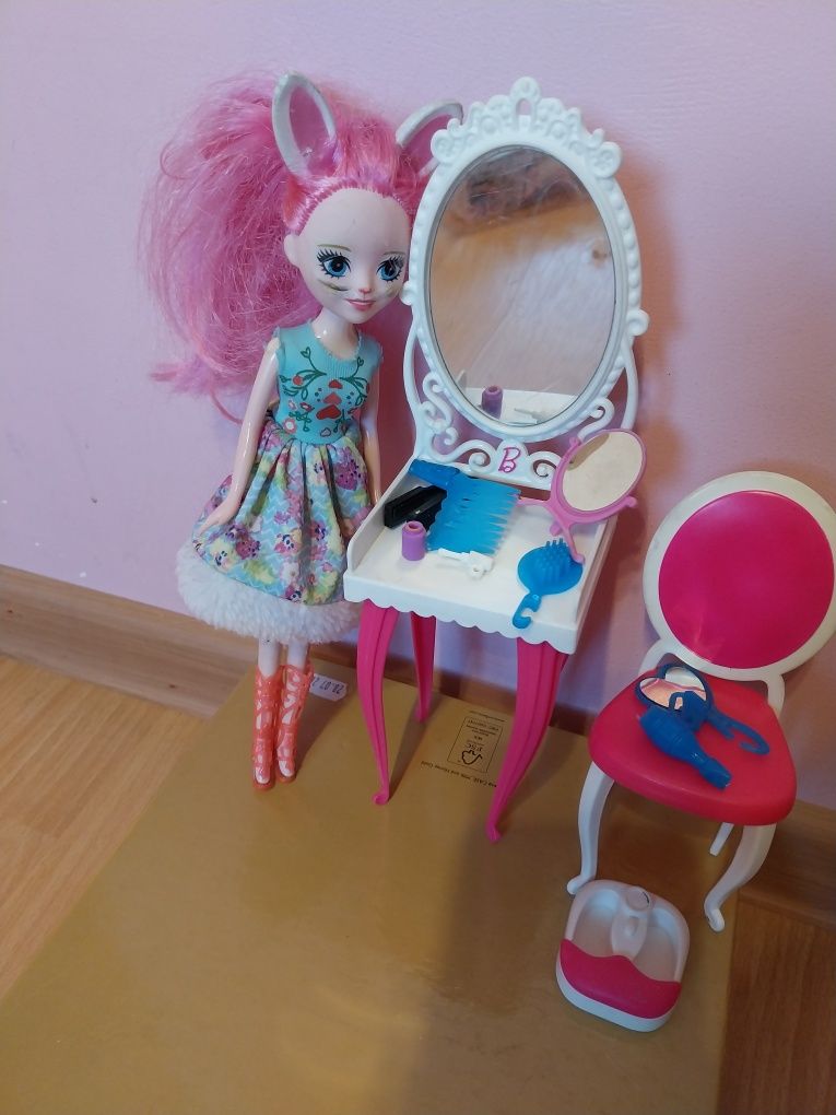 Barbie zestaw kosmetyczny + lalka