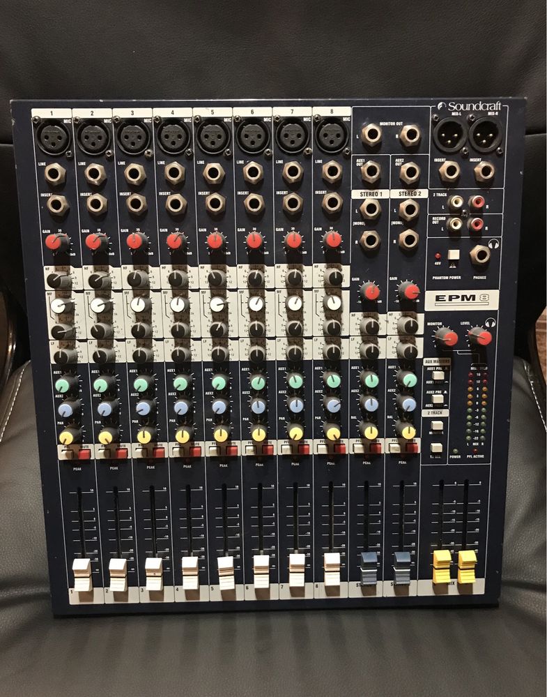 Аналоговий микшерный пульт Soundcraft EPM 8