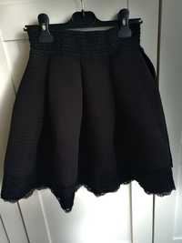 Czarna spódnica z czarną koroną