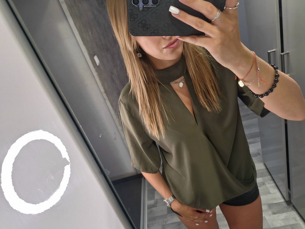 Khaki bluzka z chokerem